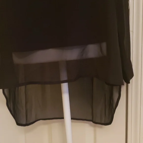 Vince Camuto Black V Neck top - Picture 4 of 9